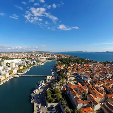 Eden Penthouse דירה *