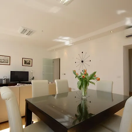 Eden Penthouse * 扎达尔