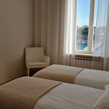 Eden Penthouse זאדאר